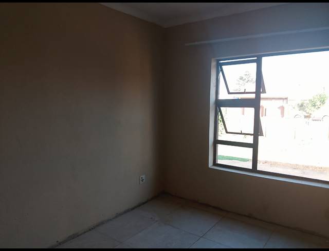 4 BEDROOM HOUSE FOR SALE IN SEBOKENG ZONE 10